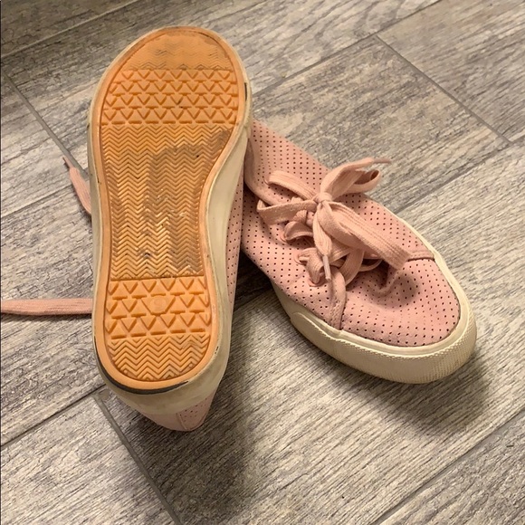 Blush pink Universal Thread suede sneakers - Picture 4 of 4